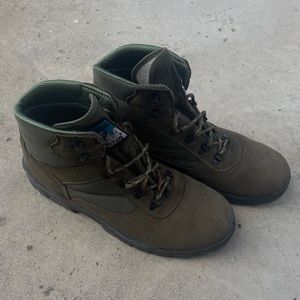 Posting Trekking Hiking Boot